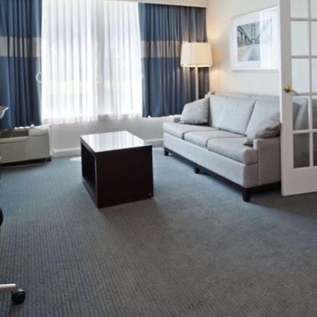 Holiday Inn Weirton-Steubenville Area Екстериор снимка