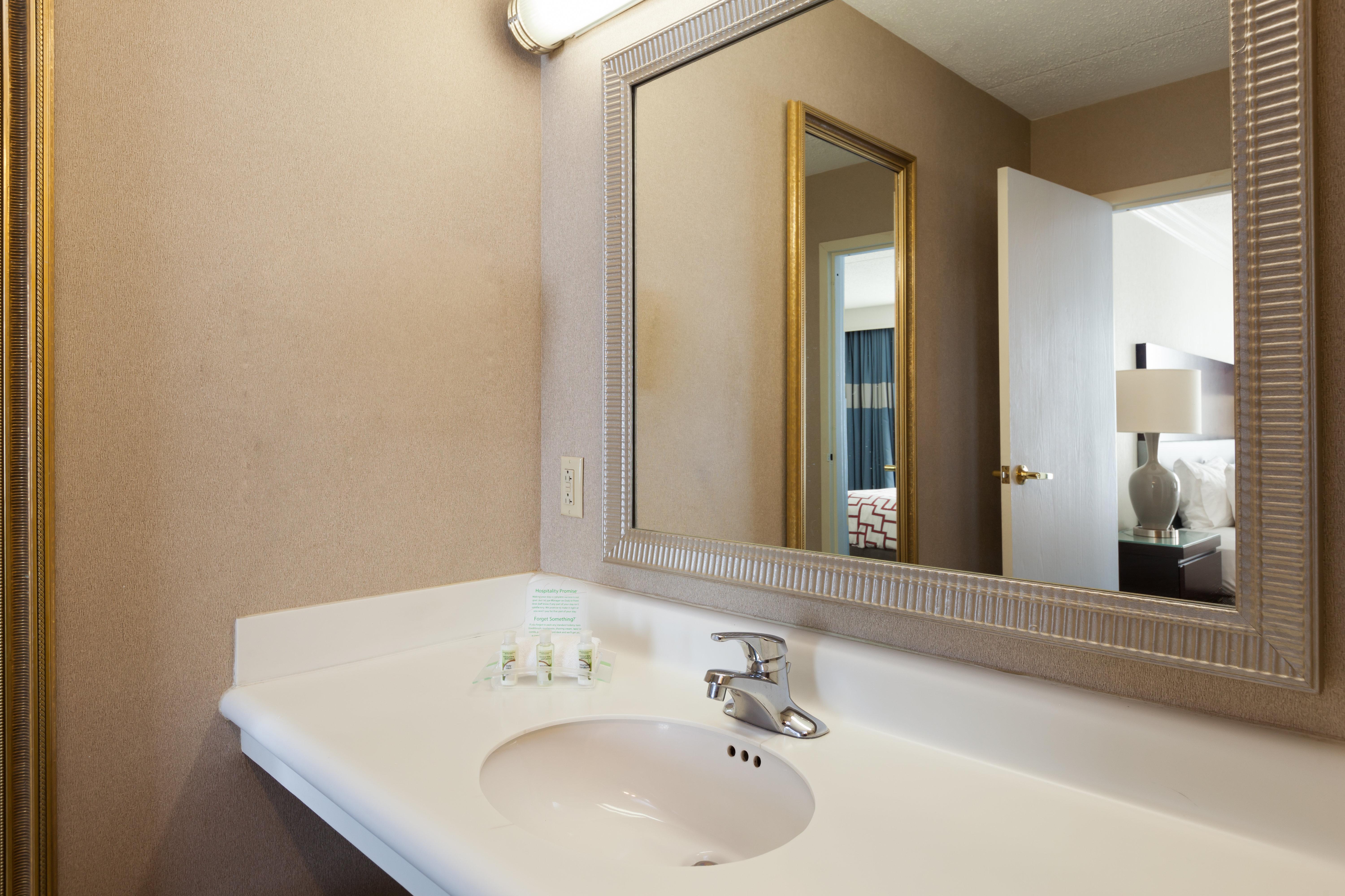 Holiday Inn Weirton-Steubenville Area Екстериор снимка