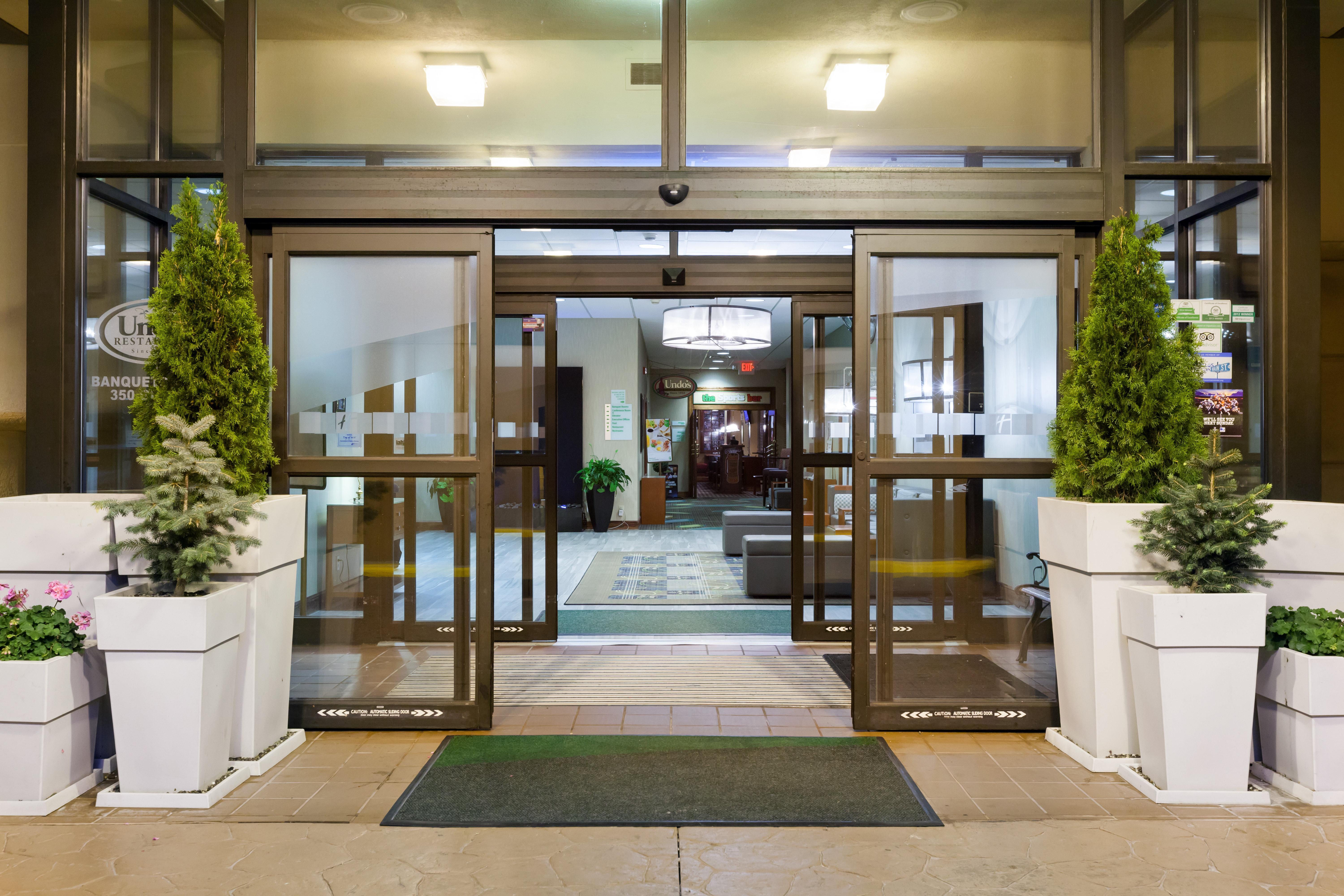 Holiday Inn Weirton-Steubenville Area Екстериор снимка