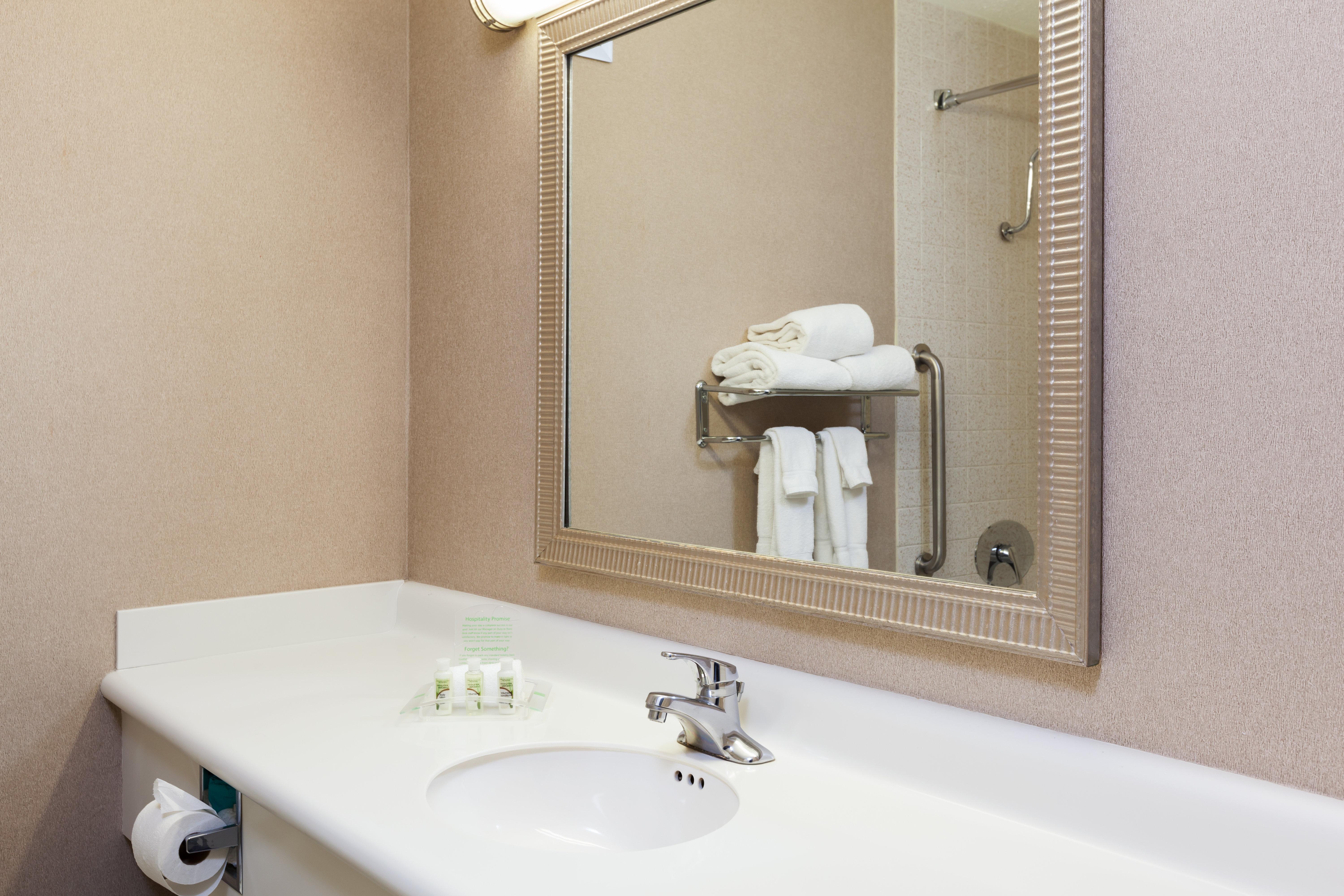 Holiday Inn Weirton-Steubenville Area Екстериор снимка