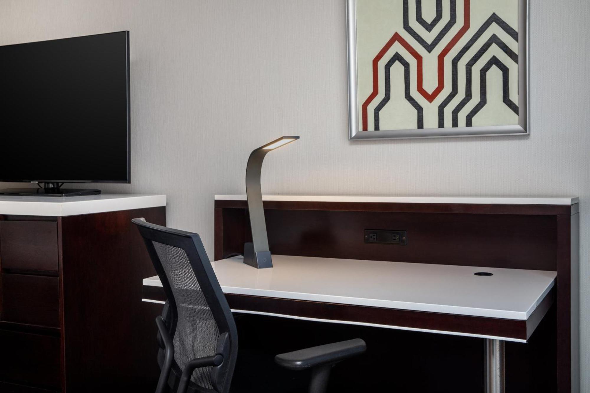 Holiday Inn Weirton-Steubenville Area Екстериор снимка