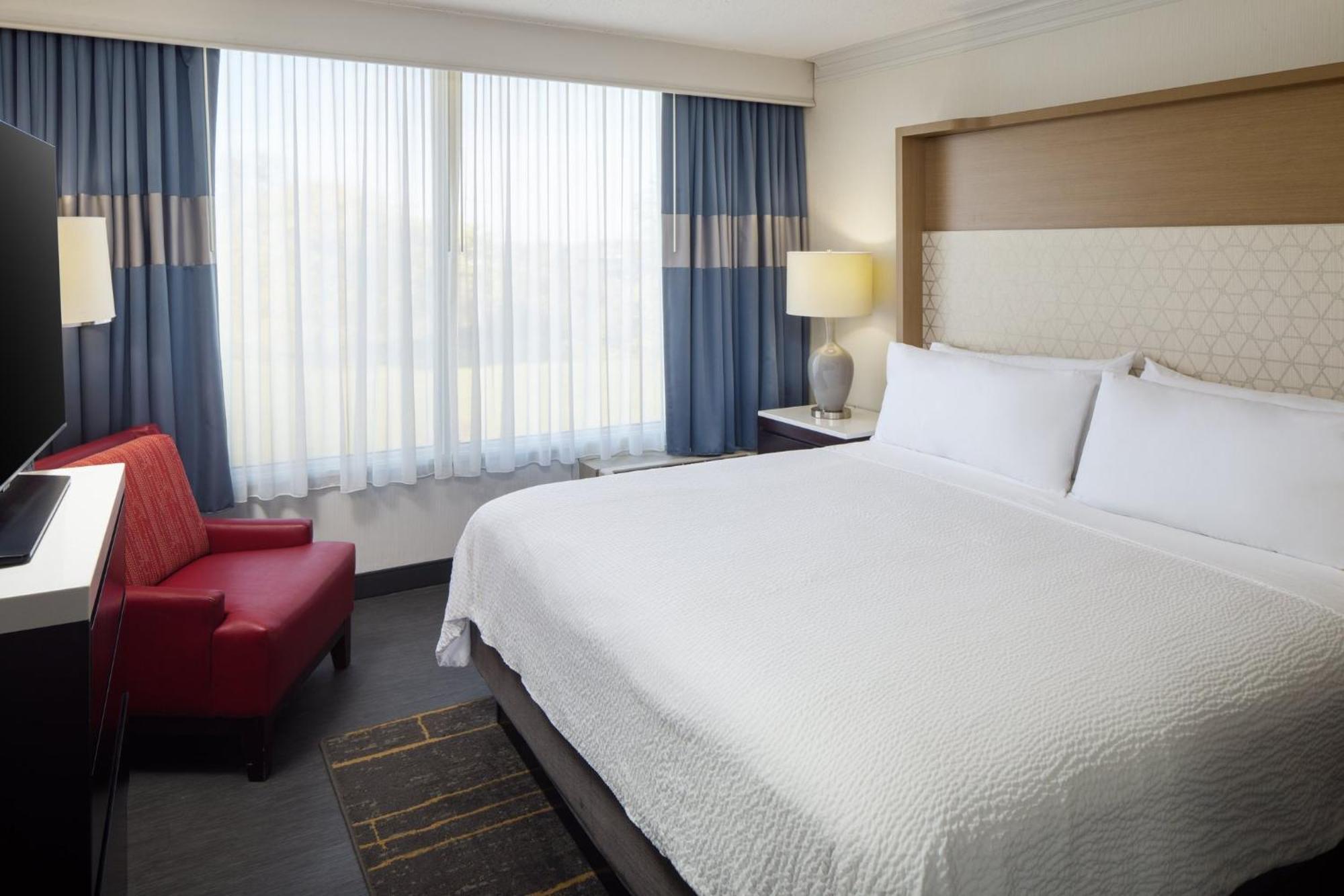 Holiday Inn Weirton-Steubenville Area Екстериор снимка