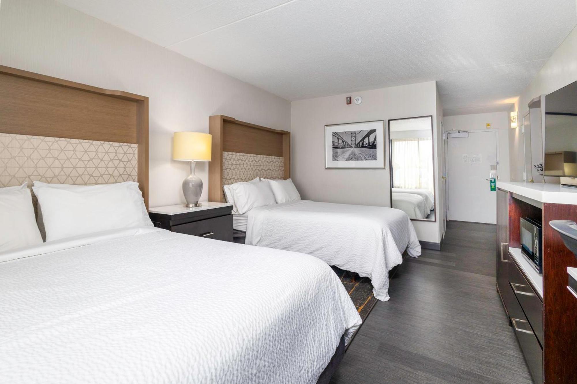 Holiday Inn Weirton-Steubenville Area Екстериор снимка