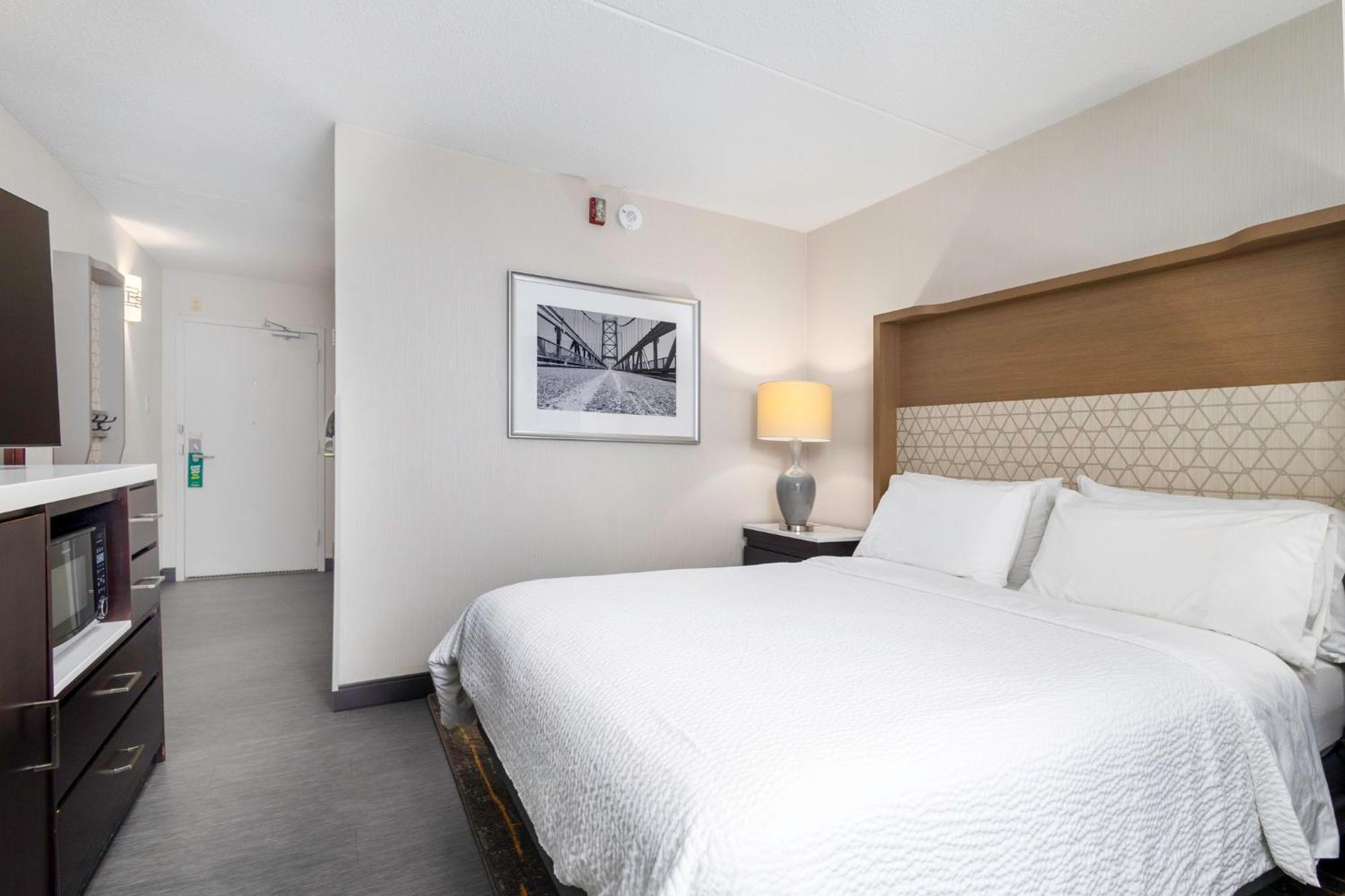 Holiday Inn Weirton-Steubenville Area Екстериор снимка