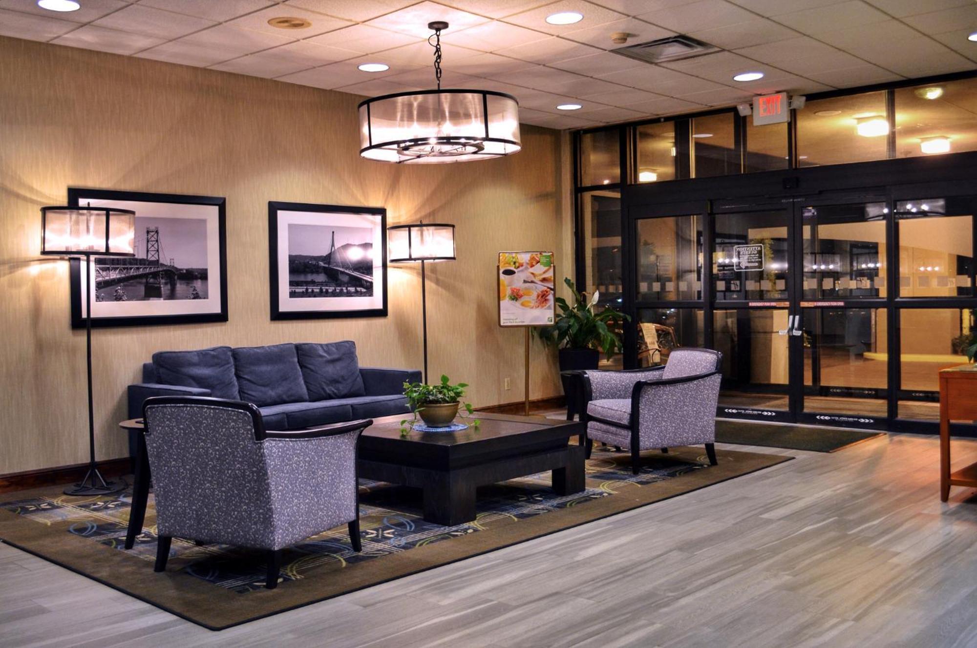 Holiday Inn Weirton-Steubenville Area Екстериор снимка
